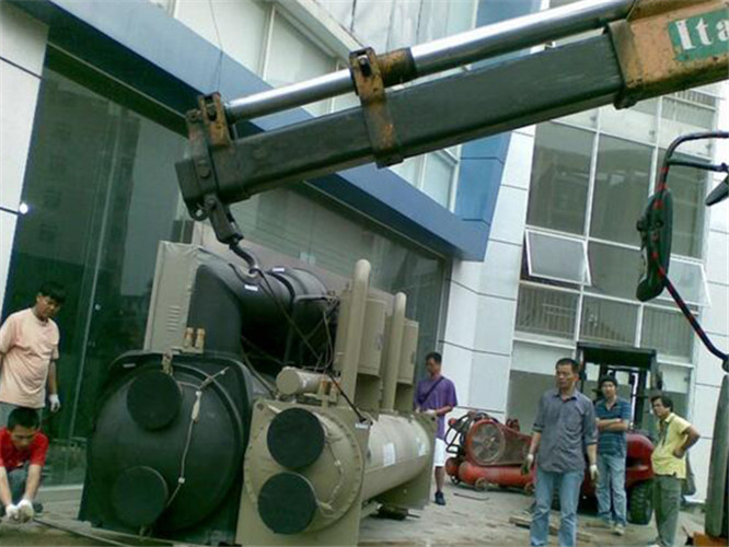 沁源县随车吊和汽车吊的核心区别是什么？哪种更省钱？