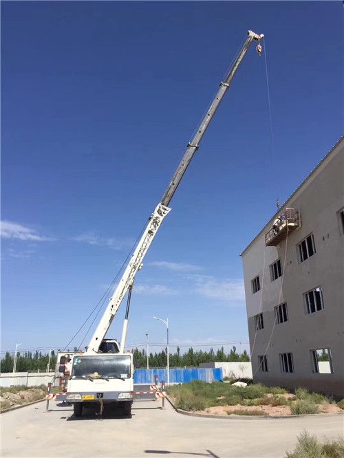 沁源县“轻装强干”—— 吊车的 “轻量化臂架” 技术